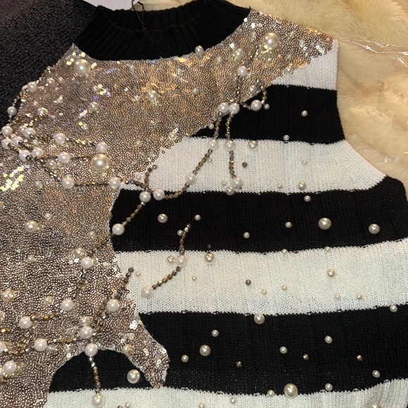 Gold and Black Sequin Top - Picture 4 of 11